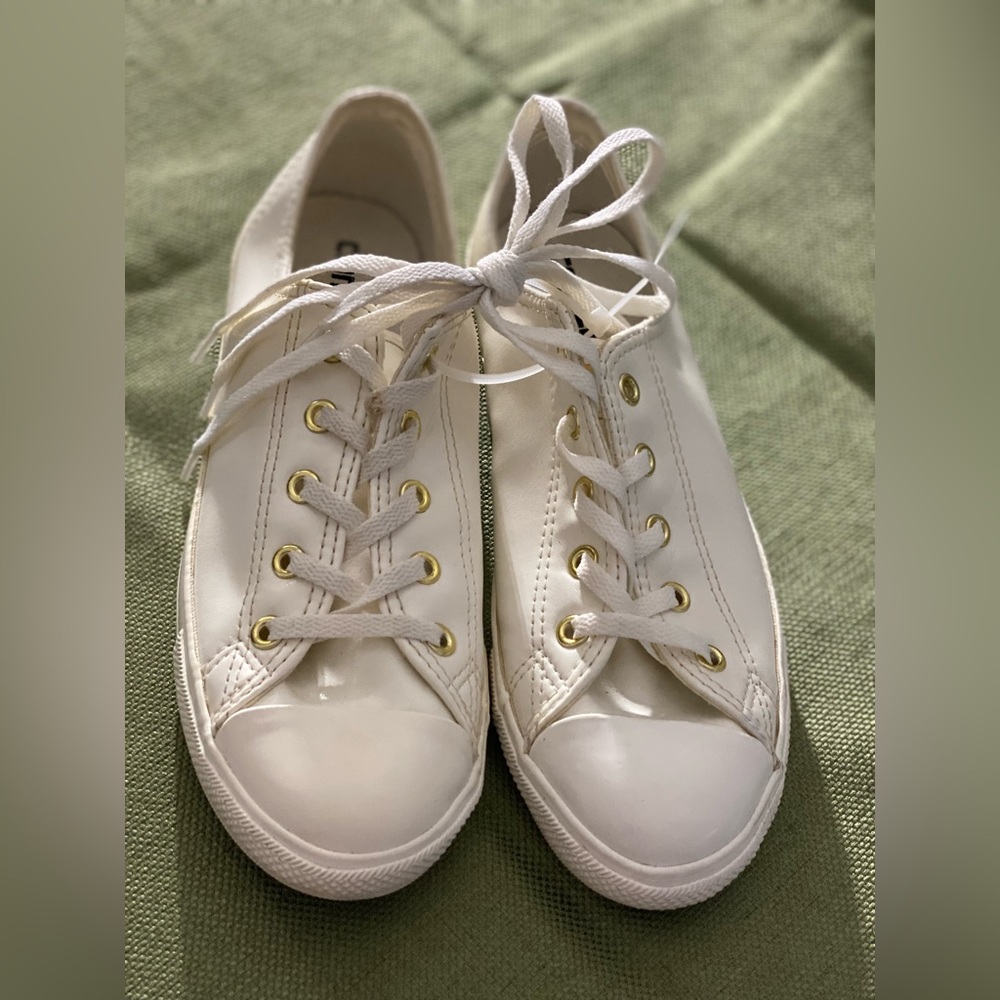 Women’s converse size 8